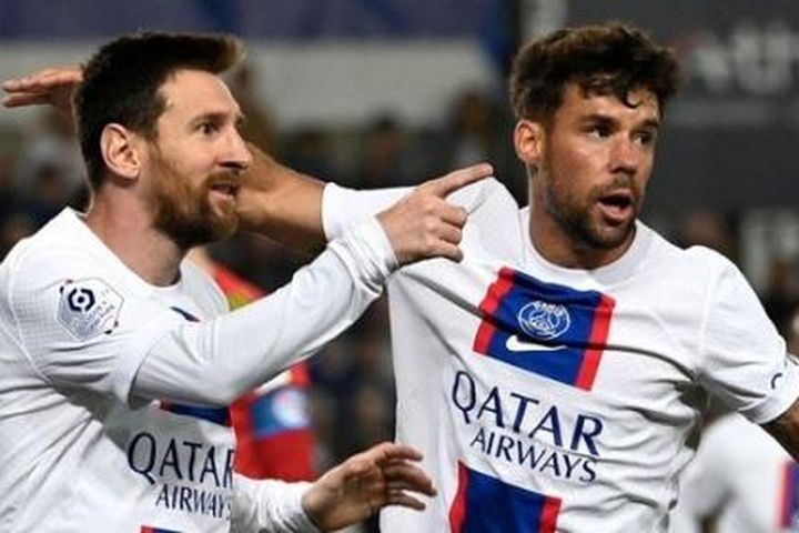Vượt Ronaldo, Messi đi vào lịch sử