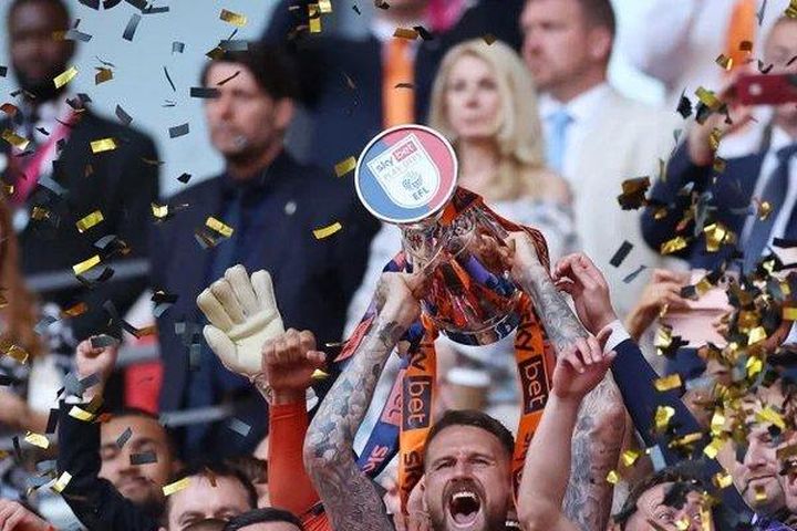 Luton Town & hành trình thăng tiến khó tin trong vòng 9 năm
