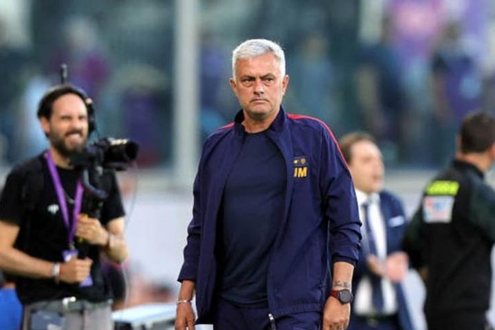 Mourinho bỏ họp báo khi AS Roma tan mộng top 4, phải vô địch Europa League