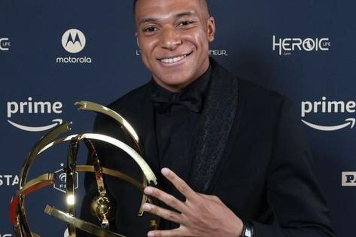 Mbappe nhận danh hiệu cầu thủ hay nhất, Messi vắng mặt trong buổi lễ trao giải