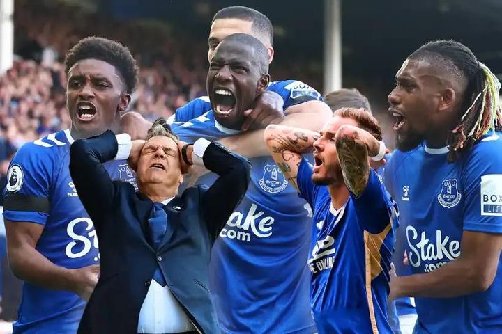Everton thoát hiểm, Leicester và Leeds cùng xuống hạng