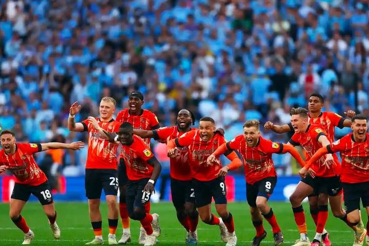 Làm thế nào để Luton lên chơi Premier League, hay chuyện cổ tích thời hiện đại
