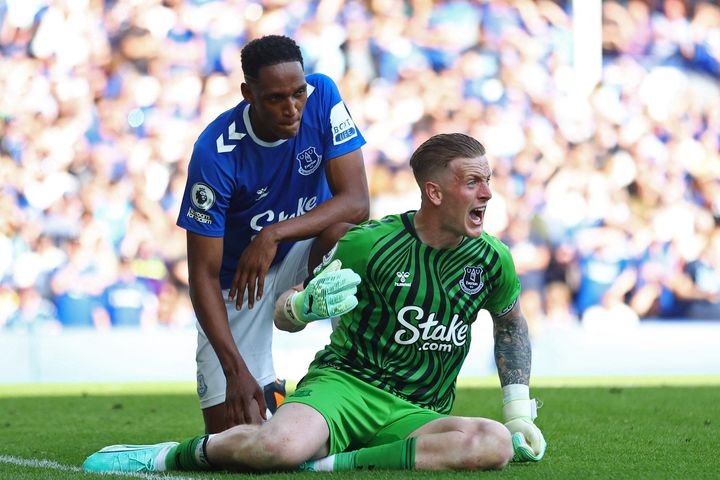 Chi tiêu liều lĩnh, Everton suýt trả giá đắt