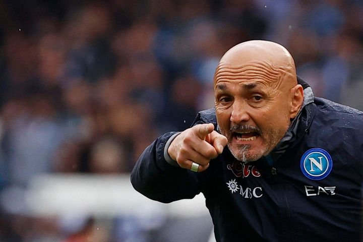 Napoli chia tay HLV sau khi vô địch Serie A