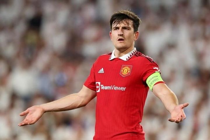 Ten Hag để Maguire tự quyết định về tương lai