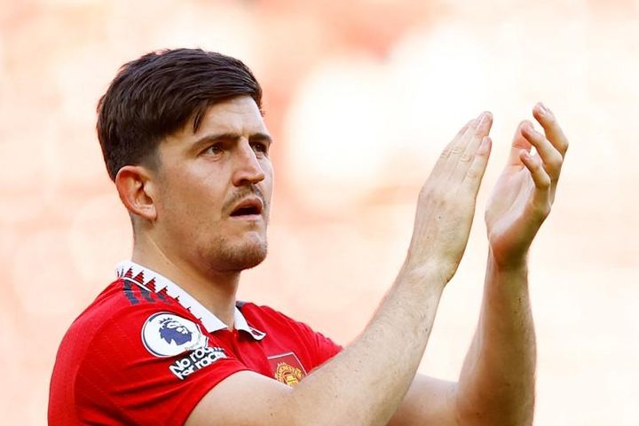 Ten Hag nói điều phũ phàng, Maguire 'bán xới' rời MU
