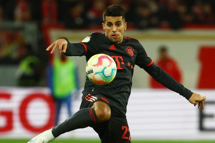Lý do Pep không để Cancelo đến Barca