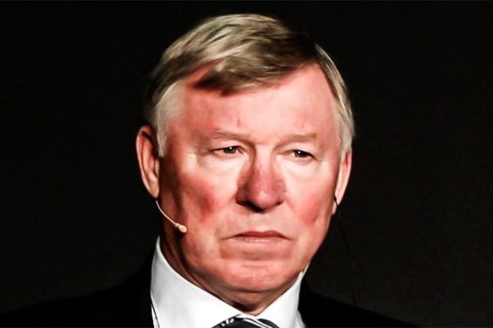 Sir Alex 'đau đớn' khi trao giải cho Pep