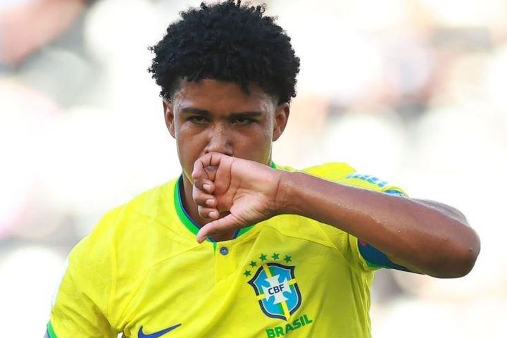 U20 Brazil thắng 4-1 dù chơi thiếu người