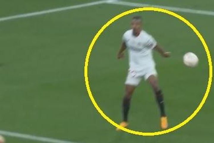 Mourinho nổi giận với trọng tài sau quyết định gây tranh cãi