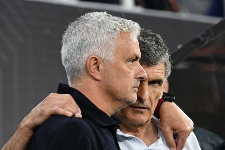 HLV Sevilla nói gì sau khi đánh bại Mourinho