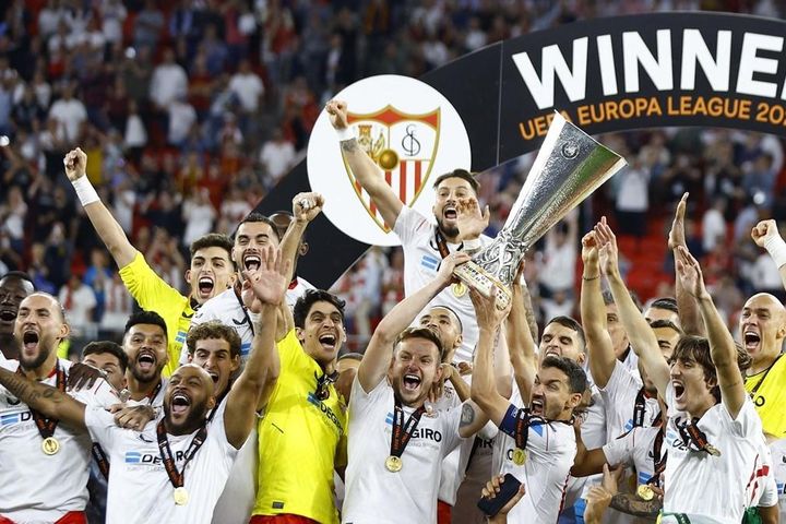 Sevilla vô địch Europa League sau loạt penalty cân não