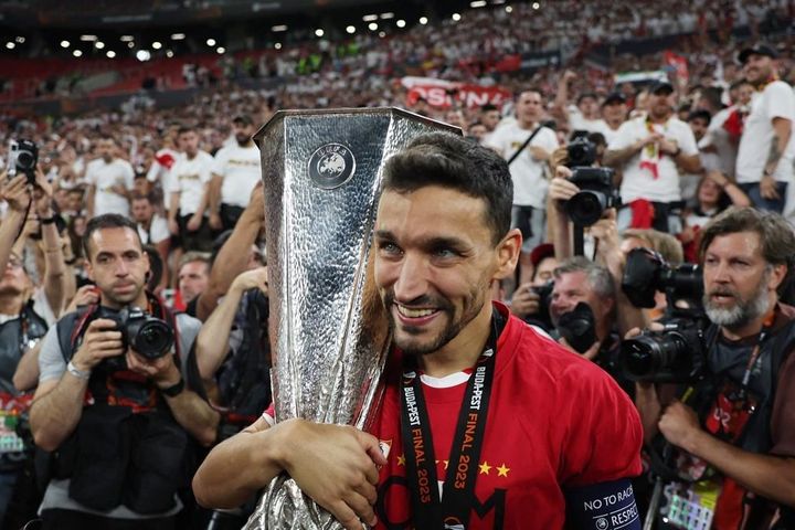 Khoảnh khắc Sevilla lần thứ 7 ẵm cúp Europa League