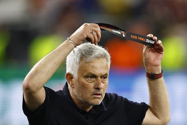 Mourinho yêu cầu gắt AS Roma sau thua oan Sevilla ở Europa League