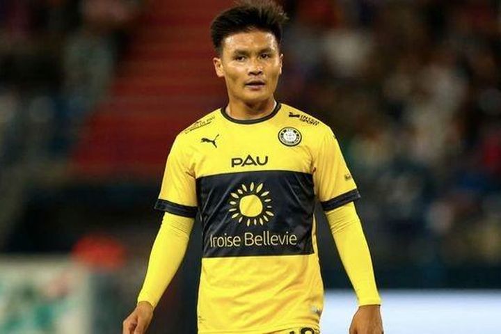 Pau FC căng mình trụ hạng, Quang Hải chưa rõ tương lai; Câu lạc bộ Hà Nội nối dài chuỗi trận thất vọng