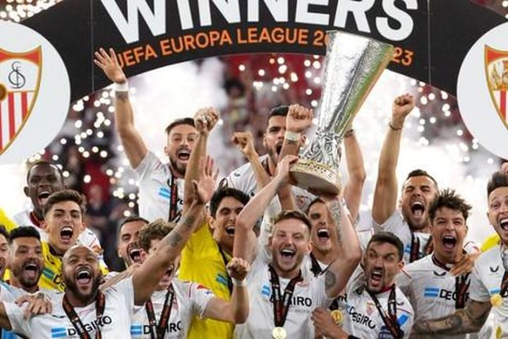 Sevilla vô địch Europa League, Mourinho lần đầu thua chung kết