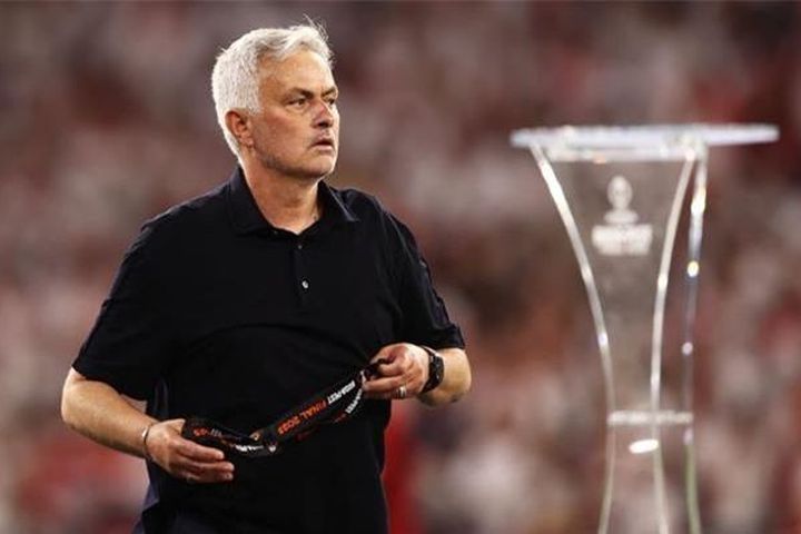 Thua chung kết C2, Mourinho không đảm bảo ở lại Roma
