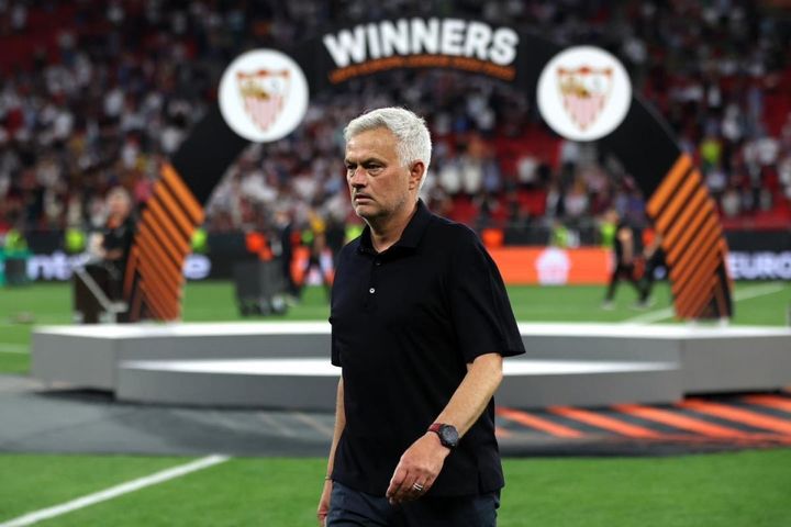 AS Roma mất chức vô địch Europa League, HLV Mourinho chỉ trích trọng tài