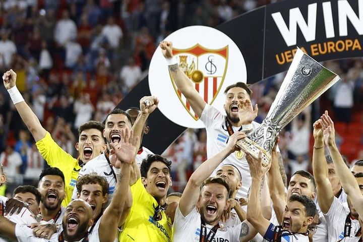 Thắng AS Roma, Sevilla vô địch Europa League