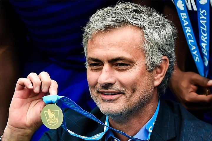 3 lần Mourinho ném huy chương