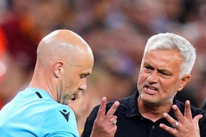 Mourinho đối mặt án cấm 6 trận ở cúp châu Âu