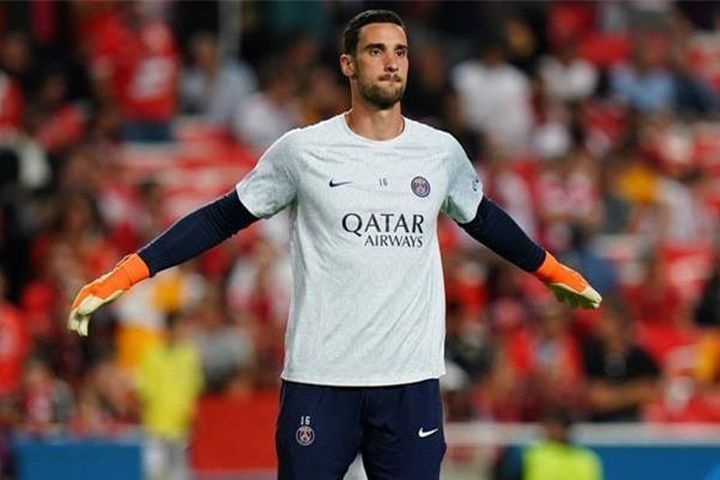 PSG không ăn mừng chức vô địch Ligue 1 vì thủ môn Sergio Rico nguy kịch