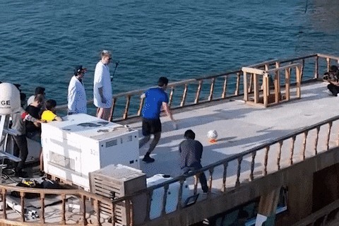 Kaka và thử thách sút bóng trên du thuyền