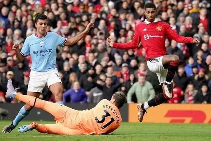 Thủ môn Man City mê tín chỉ mặc 1 chiếc quần lót suốt cả mùa