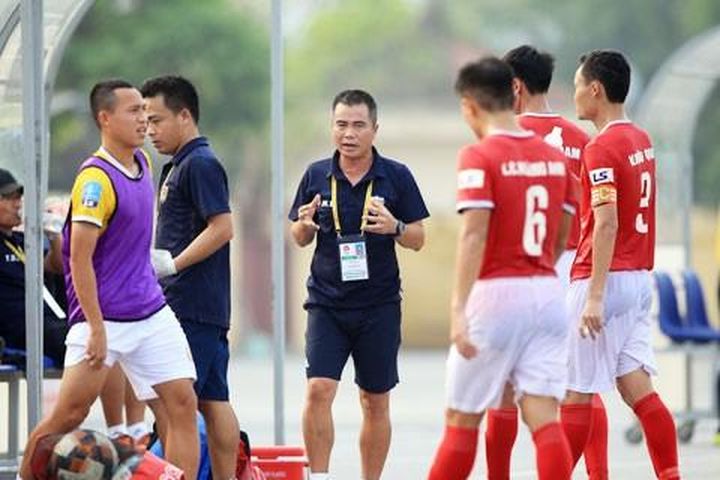 Phạm Minh Đức, 'Mourinho Việt Nam' nhận nhiệm vụ cứu SHB Đà Nẵng; HLV Hoàng Anh Tuấn làm điều bất ngờ với trung vệ cao 1m92 của U17 Việt Nam