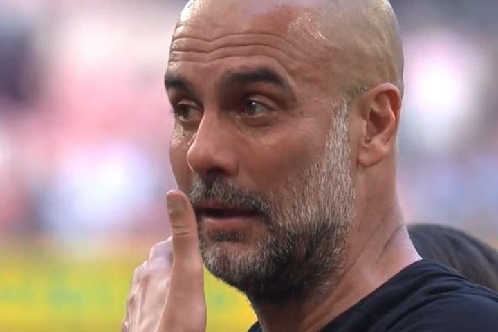 Pep khóc nức nở sau trận thắng Man United