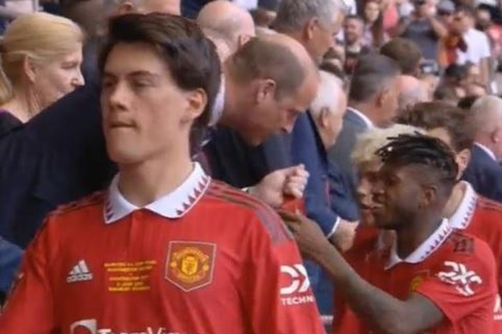 CĐV Man United nổi giận với Fred sau chung kết FA Cup