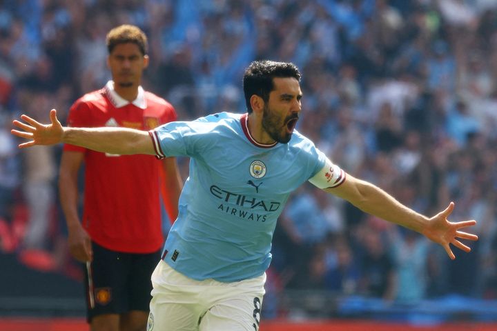 MU bất lực trước Gundogan