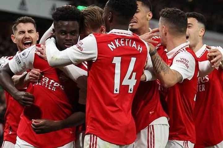 Man United thất bại trước Man City, 'ngư ông' Arsenal hưởng lợi lớn