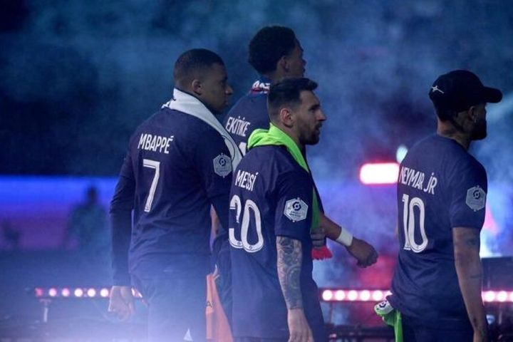 Messi bị la ó trong trận cuối khoác áo PSG