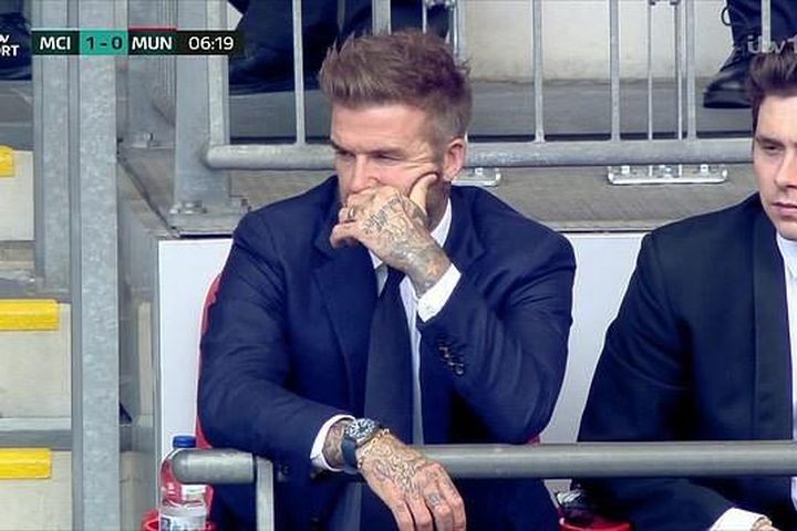 Biểu cảm bất ngờ của David Beckham khi xem MU đá chung kết FA Cup