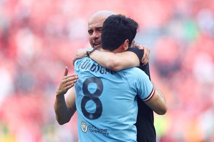 Guardiola bật khóc sau khi Man City chiến thắng, thừa nhận cơ hội ăn ba