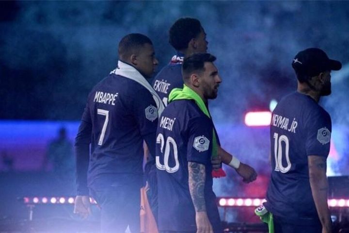 Messi bị la ó trong ngày chia tay, PSG thất trận ngay trên sân nhà