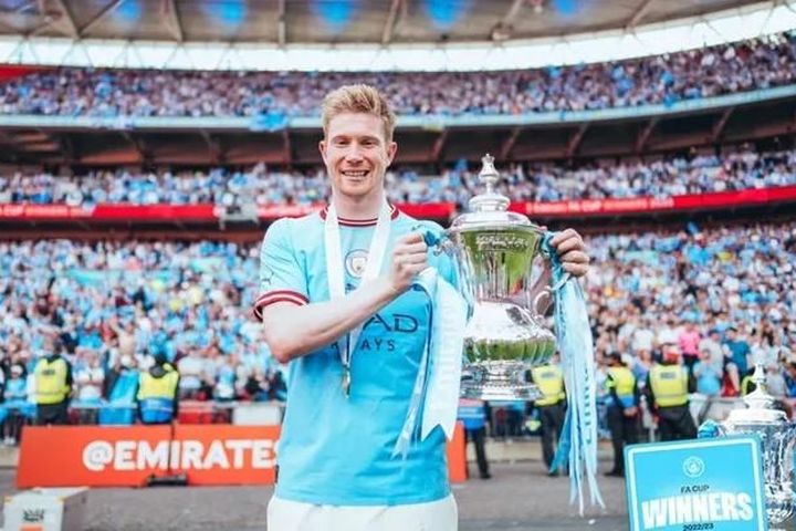 Kevin De Bruyne lạc quan vào cú ăn ba của Man City