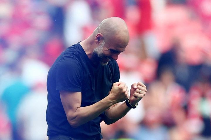 Thắng MU, HLV Guardiola bắt đầu nghĩ về cú ăn ba với Man City