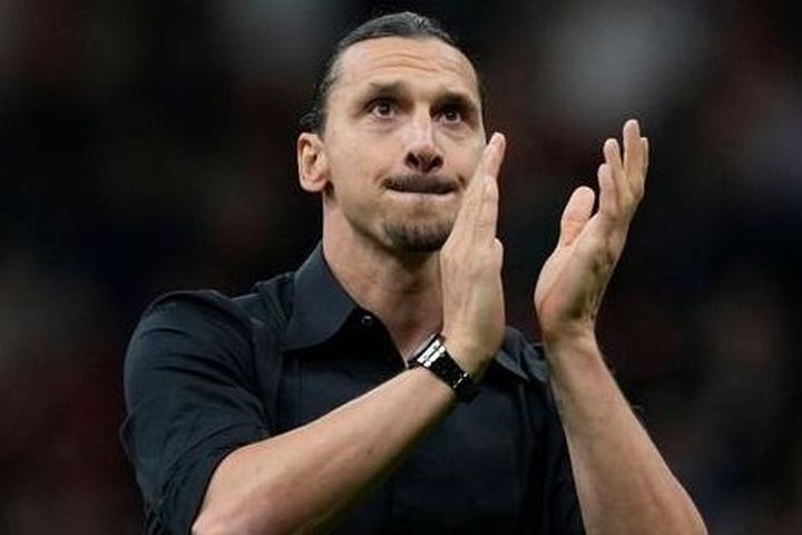 Tiền đạo Ibrahimovic bật khóc thông báo giải nghệ