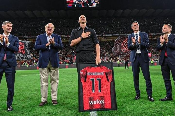 Ibrahimovic giải nghệ trong nước mắt