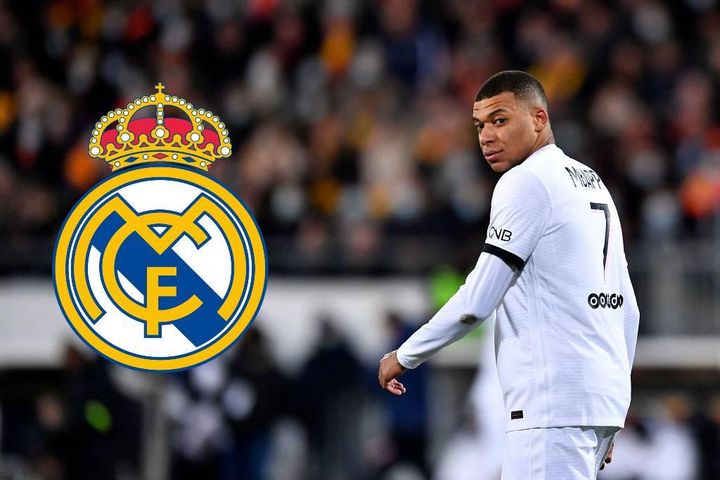 Mbappe hờn dỗi PSG và 'đứng núi này trông núi nọ'