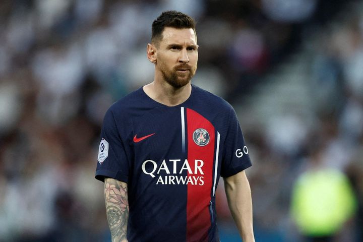 Messi được vợ hối thúc trở lại Barca