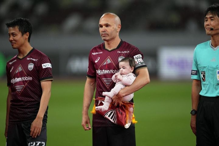 Iniesta chia tay Kobe bằng trận thua Barca
