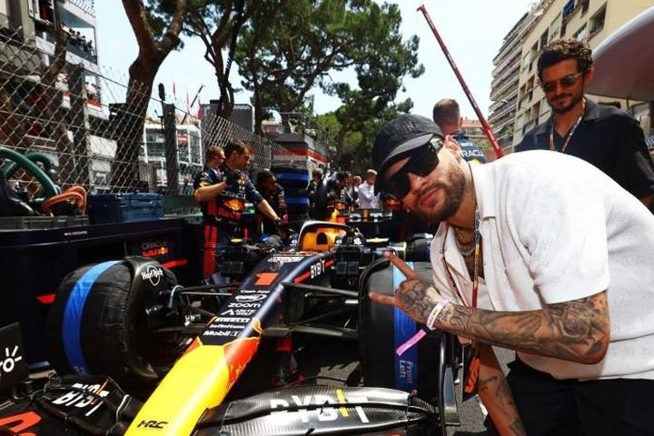 MU gạt Neymar, Liverpool ký 5 năm Mac Allister