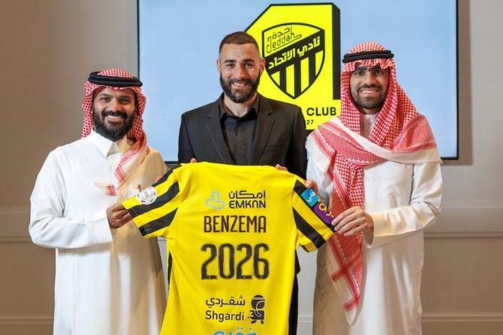 Benzema ra mắt đội bóng mới