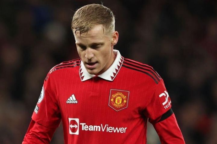 Đoạn kết buồn của Donny van de Beek tại MU