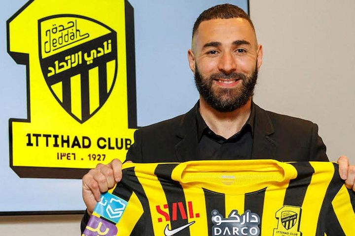 Al-Ittihad ra mắt 'bom tấn' Benzema