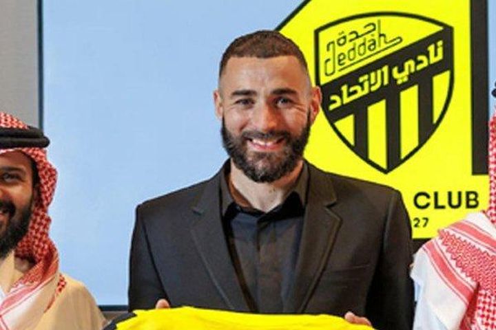 Benzema chính thức ra mắt Al-Ittihad, kí hợp đồng 3 năm