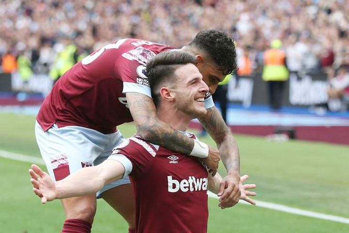 Cuộc đua tới danh hiệu lịch sử Europa Conference League